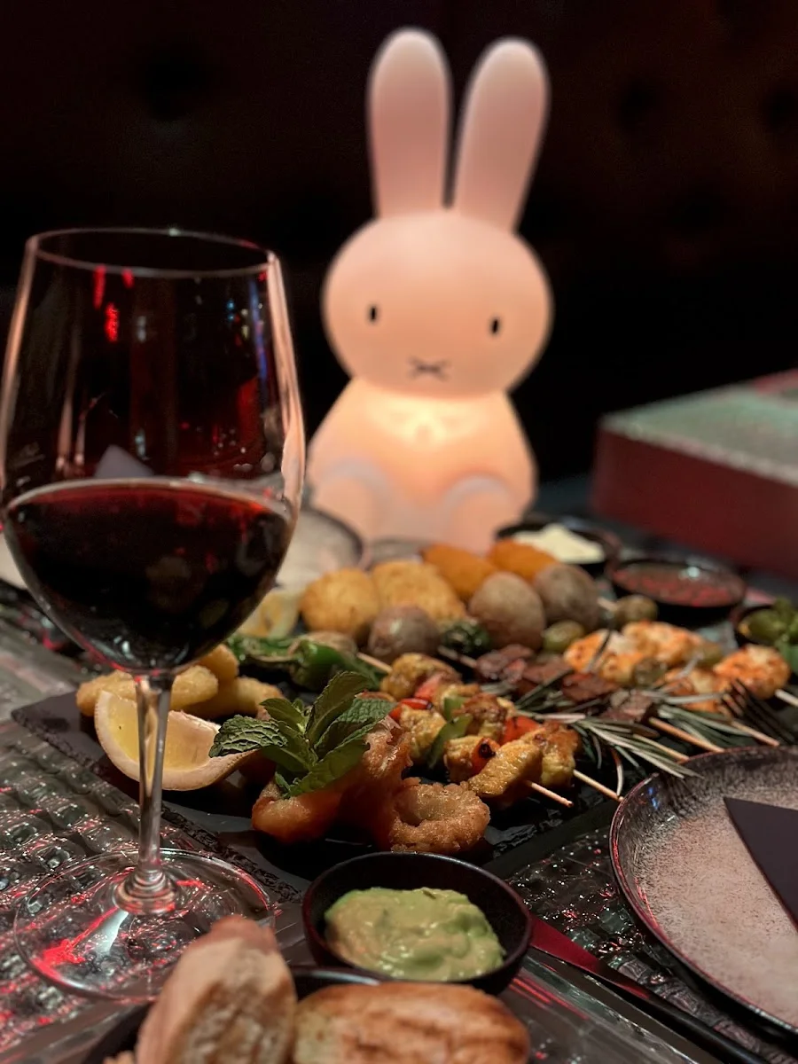 Dirty Rose - Spanish Tapas- & Cocktailbar – Wein in Berlin