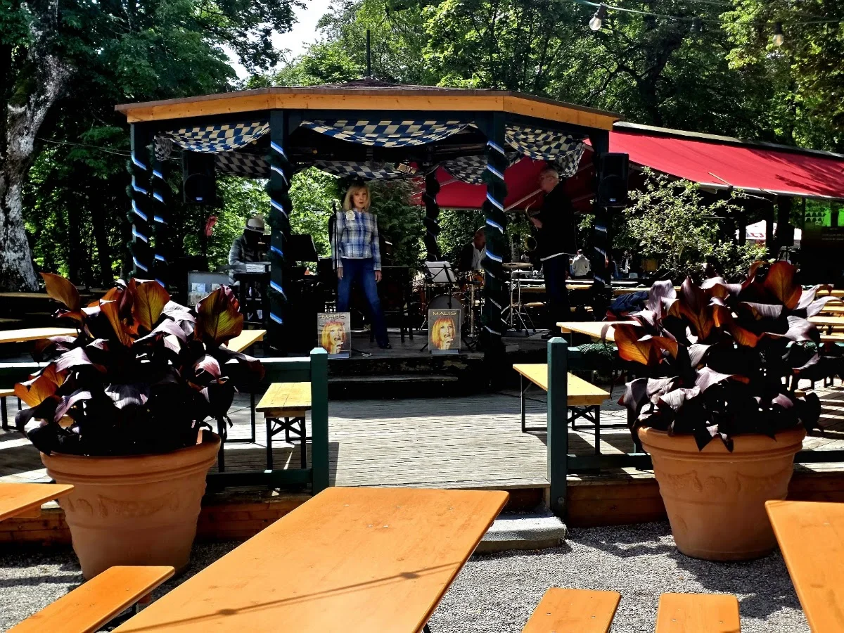 Waldwirtschaft Großhesselohe - Biergarten: täglich bei schönem Wetter ab 10:00 Uhr - Restaurant : Mo & Di Ruhetag – Atmosphäre in Pullach im Isartal, Bayern