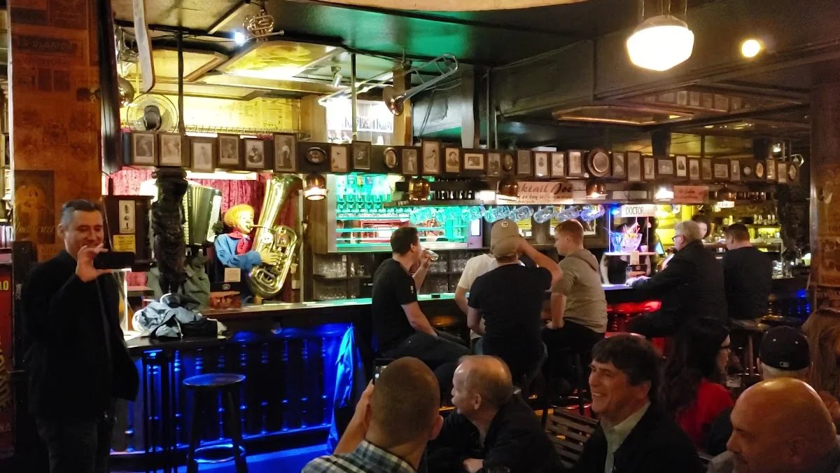 Papa Joes Biersalon Klimperkasten – Bar in Köln, Nordrhein-Westfalen
