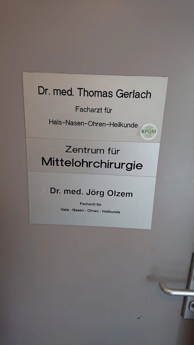 Hinweisschild der HNO-Praxis