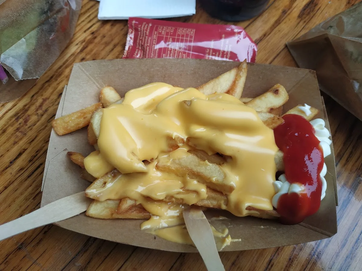Burgermeister Schlesisches Tor – Käse-Fritten in Berlin