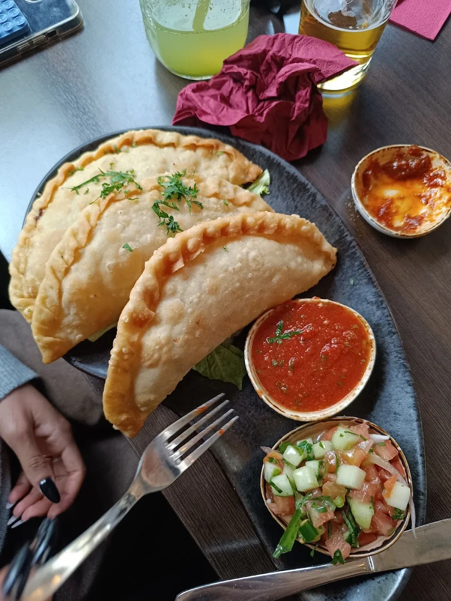 Eclipse Grillbar – Israelisches Restaurant München – Empanada in München, Bayern