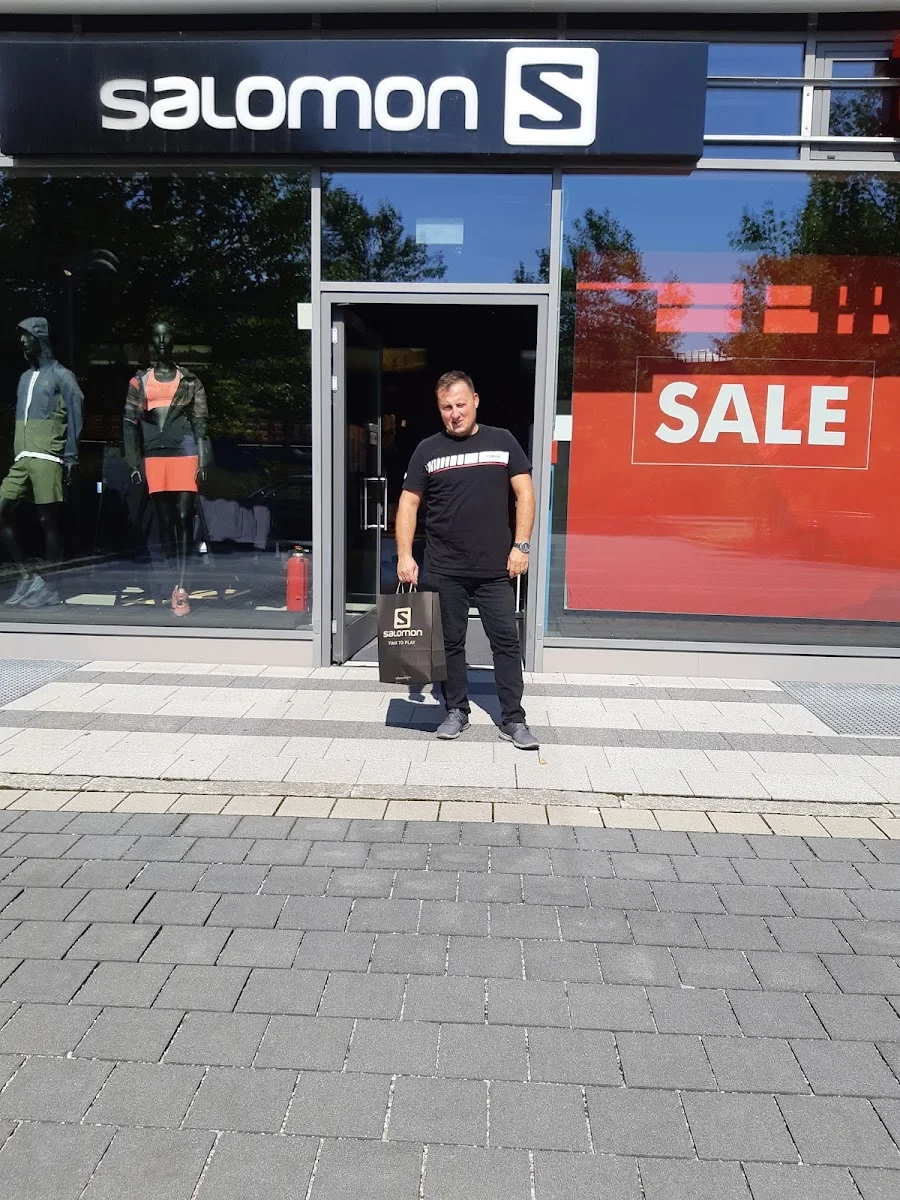 Salomon/Wilson Outlet-Shop Garching – Schuh in Garching bei München, Bayern