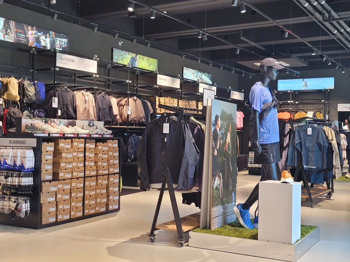 Salomon/Wilson Outlet-Shop Garching – Besucherfoto von Kati Rebuh in Garching bei München, Bayern