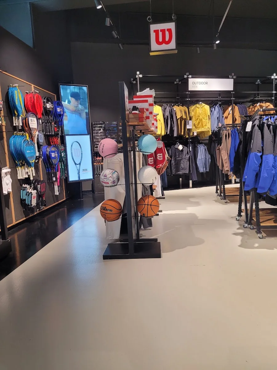 Salomon/Wilson Outlet-Shop Garching – Besucherfoto von Kati Rebuh in Garching bei München, Bayern