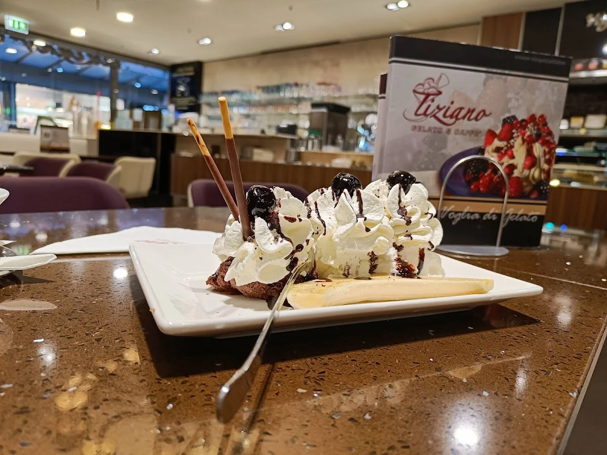 Tiziano gelato & caffè. – Essen und Trinken in Sulzbach, Hessen