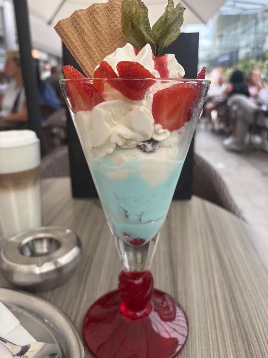 Tiziano gelato & caffè. – Parfait in Sulzbach, Hessen