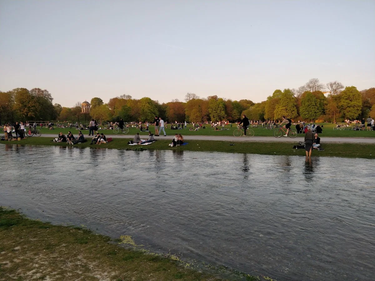 Eisbachwelle – Englischer Garten in München, Bayern