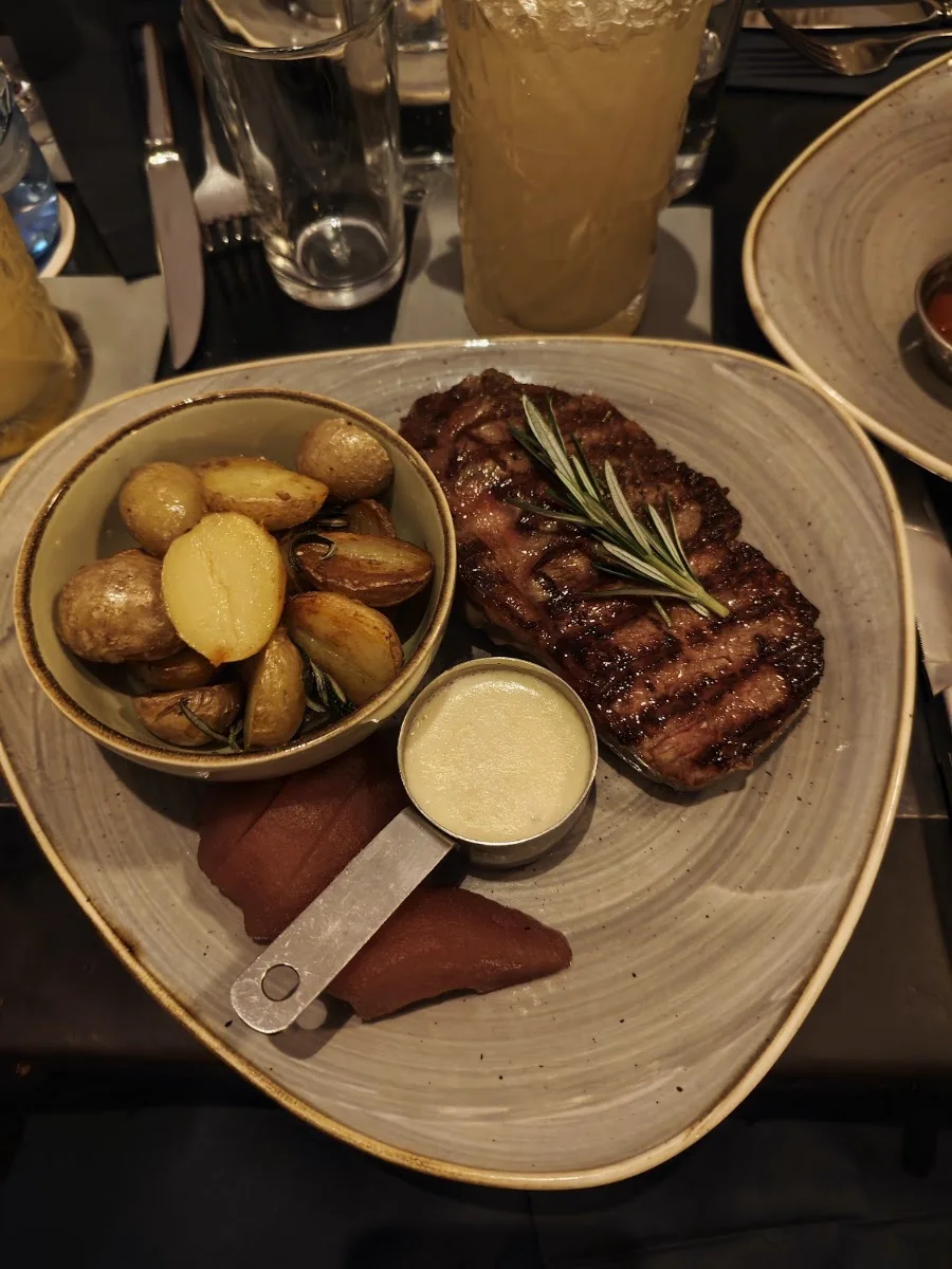 Drunken Cow Bar & Grill – Sirloin-Steak in München, Bayern