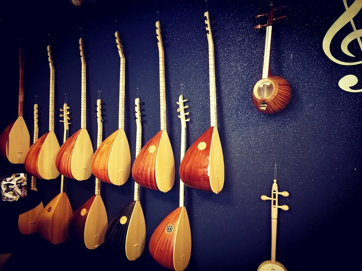 Azad Music – Saiteninstrument in Bochum, Nordrhein-Westfalen