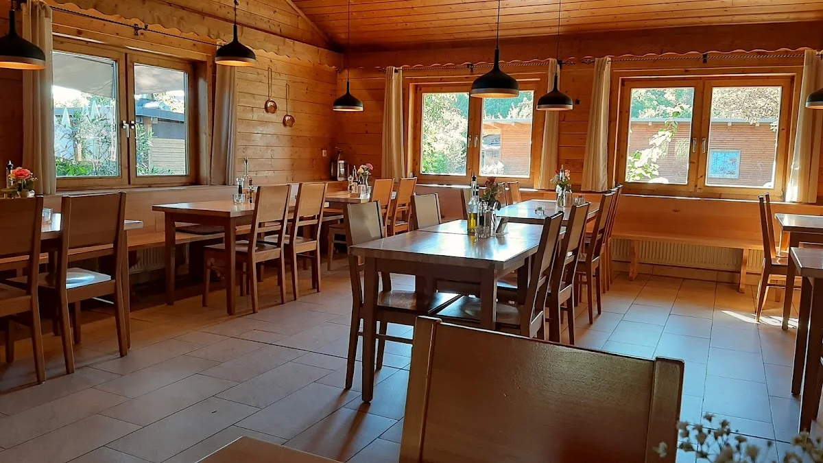 Griechische Taverne Zur Gartenlaube – Atmosphäre in München, Bayern