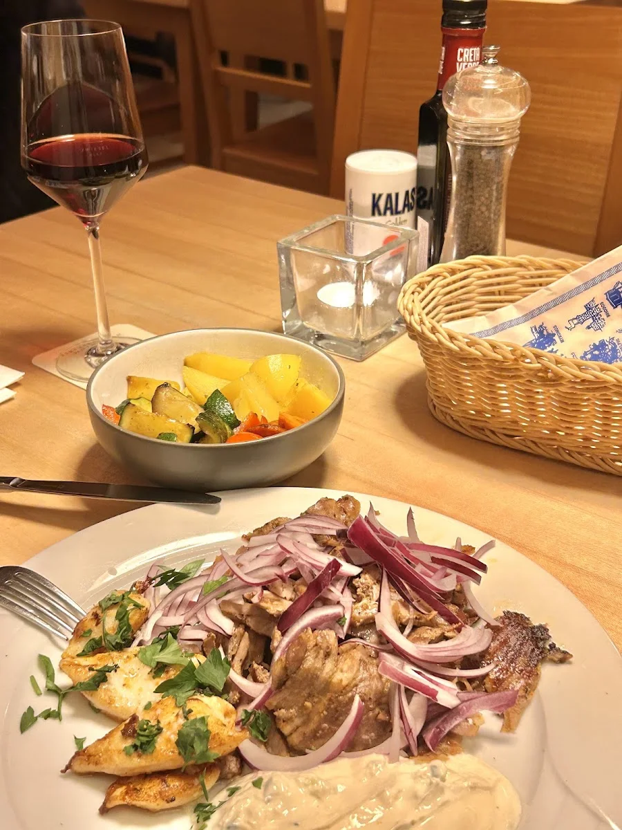 Griechische Taverne Zur Gartenlaube – Souvlaki in München, Bayern