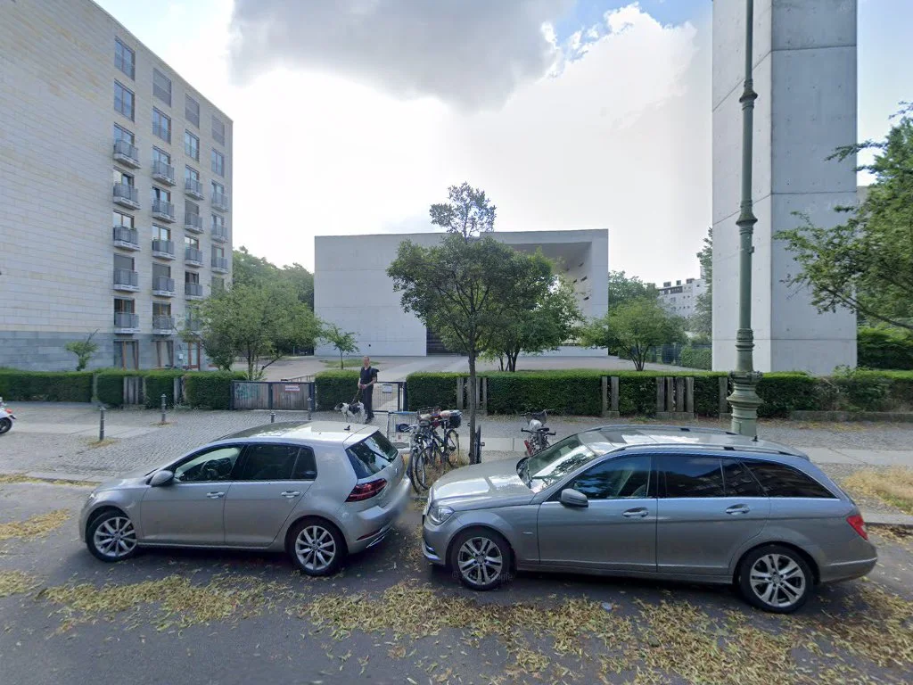St. Canisius – Street View & 360°-Fotos in Berlin