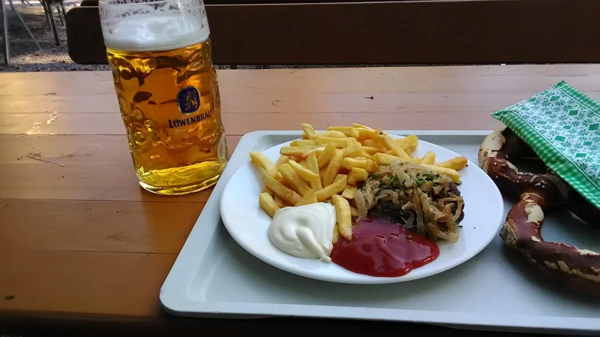 Zum Flaucher Biergarten – Currywurst in München, Bayern