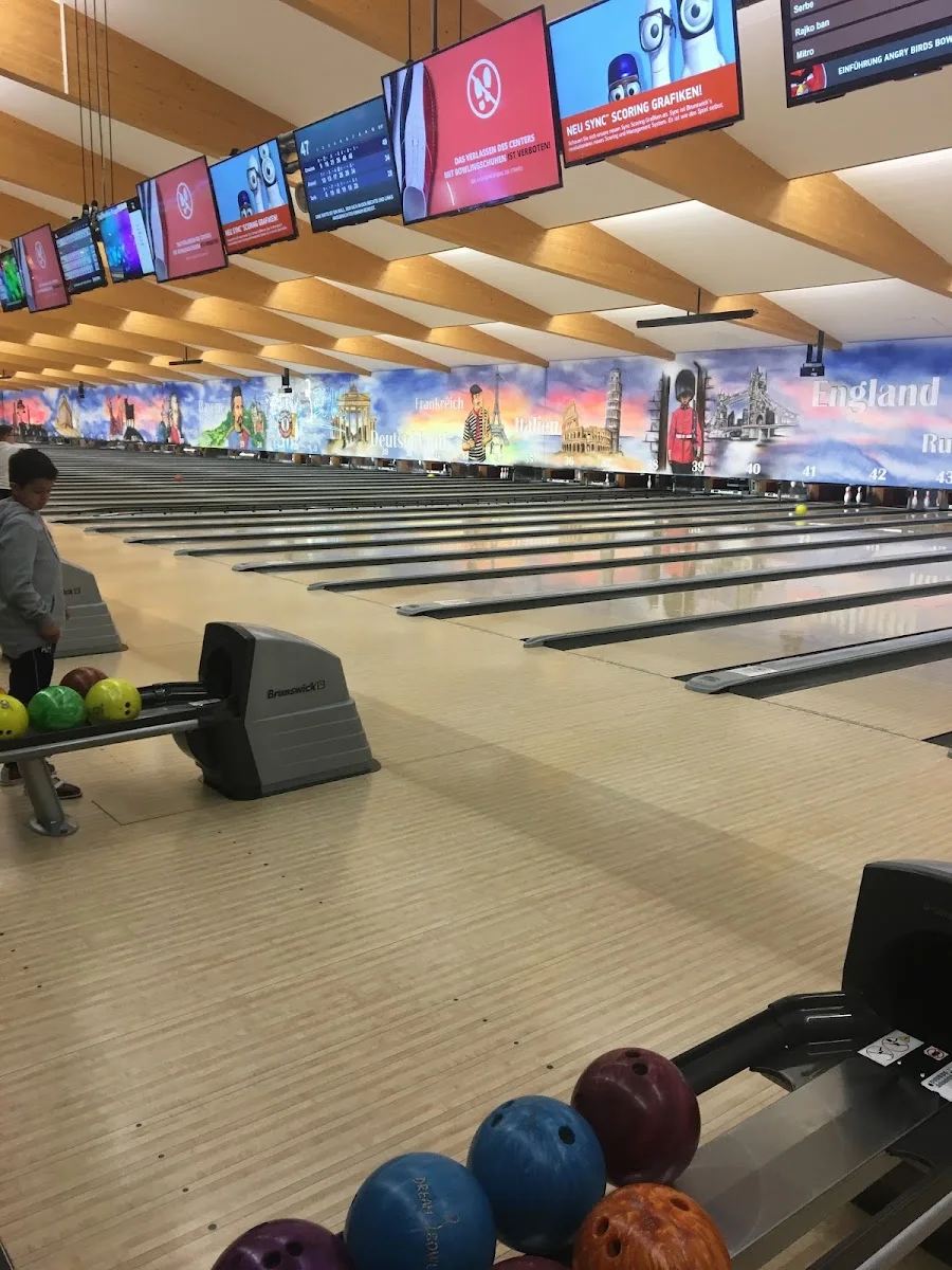 Dream-Bowl Palace – Bowling in Unterföhring, Bayern