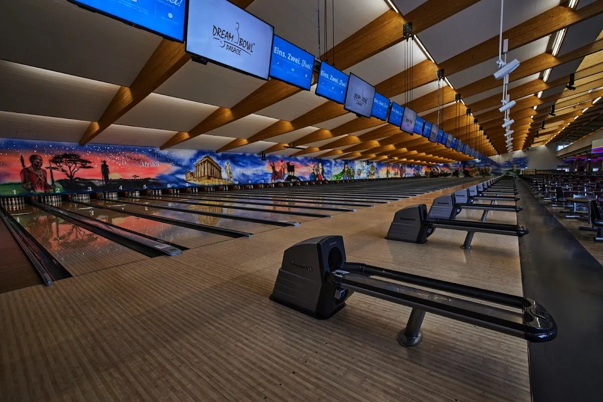 Dream-Bowl Palace – Vom Inhaber in Unterföhring, Bayern