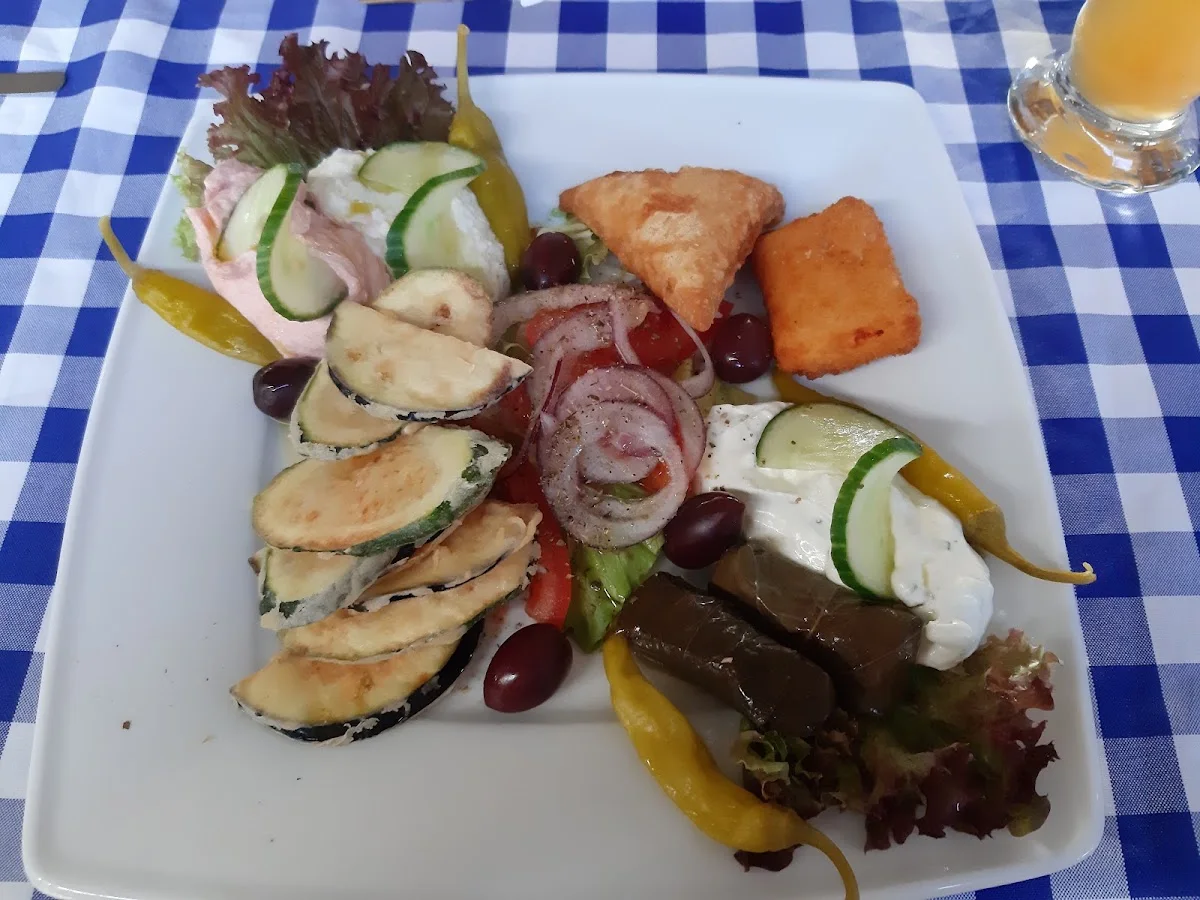 Griechisches Restaurant Dionysos - am Zabel Krüger Damm – Griechischer Salat in Berlin