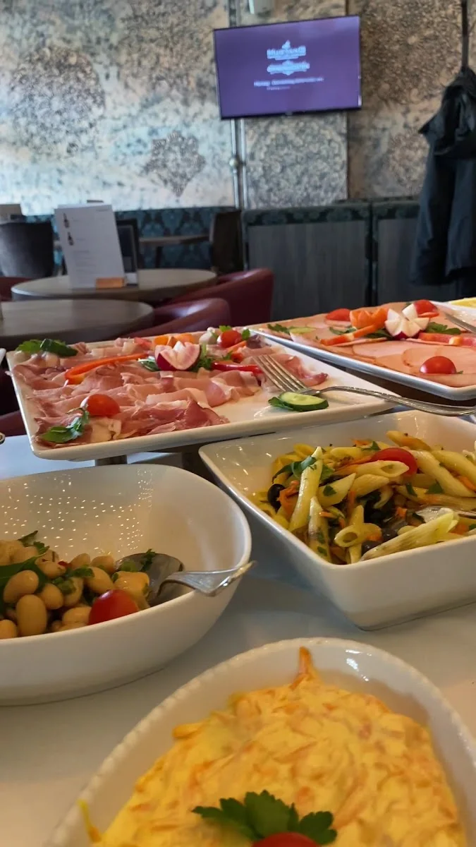 Mustang Restaurant, Cafe & Cocktailbar | Italienische Spezialitäten & Steakhaus – Bar in Berlin