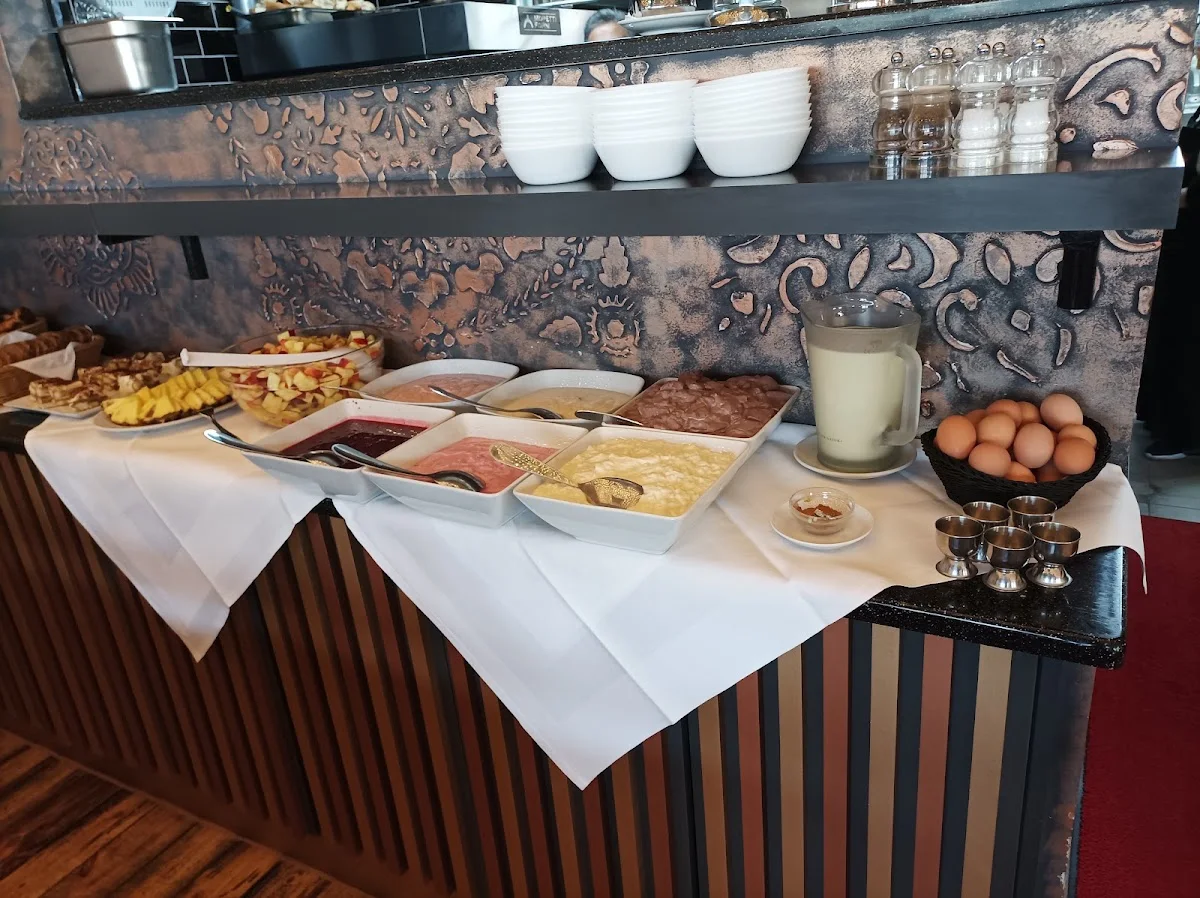 Mustang Restaurant, Cafe & Cocktailbar | Italienische Spezialitäten & Steakhaus – Atmosphäre in Berlin