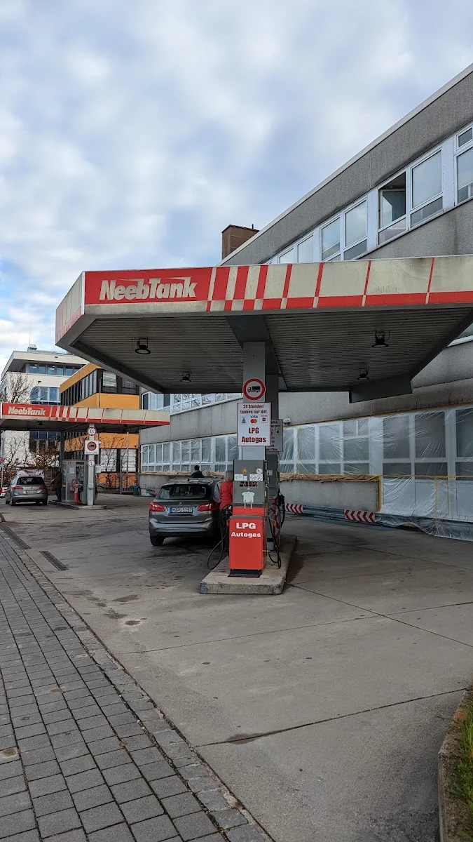 Gebrüder Neeb GmbH & Co. KG – Tankstelle in Gräfelfing, Bayern