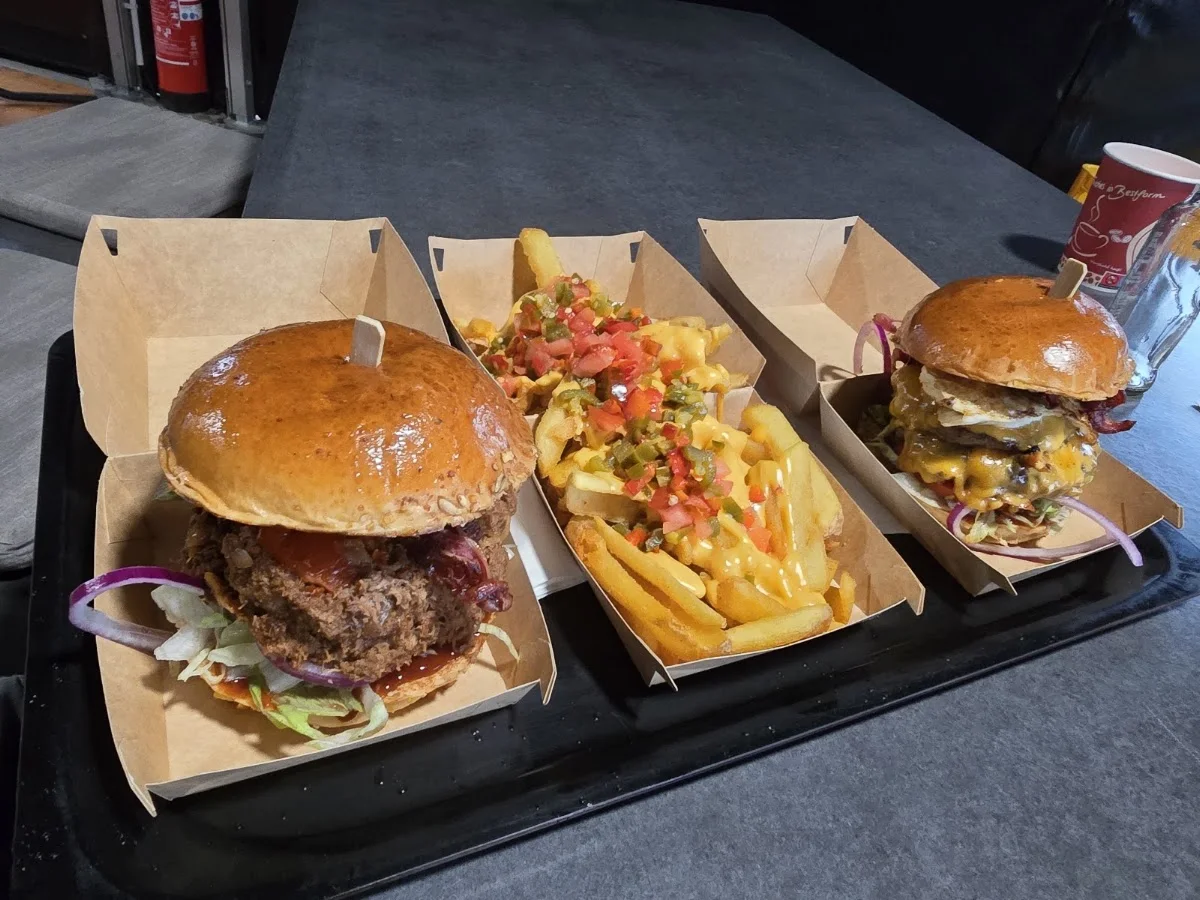 Zweihandvoll Burger – Pommes frites in Lübeck, Schleswig-Holstein