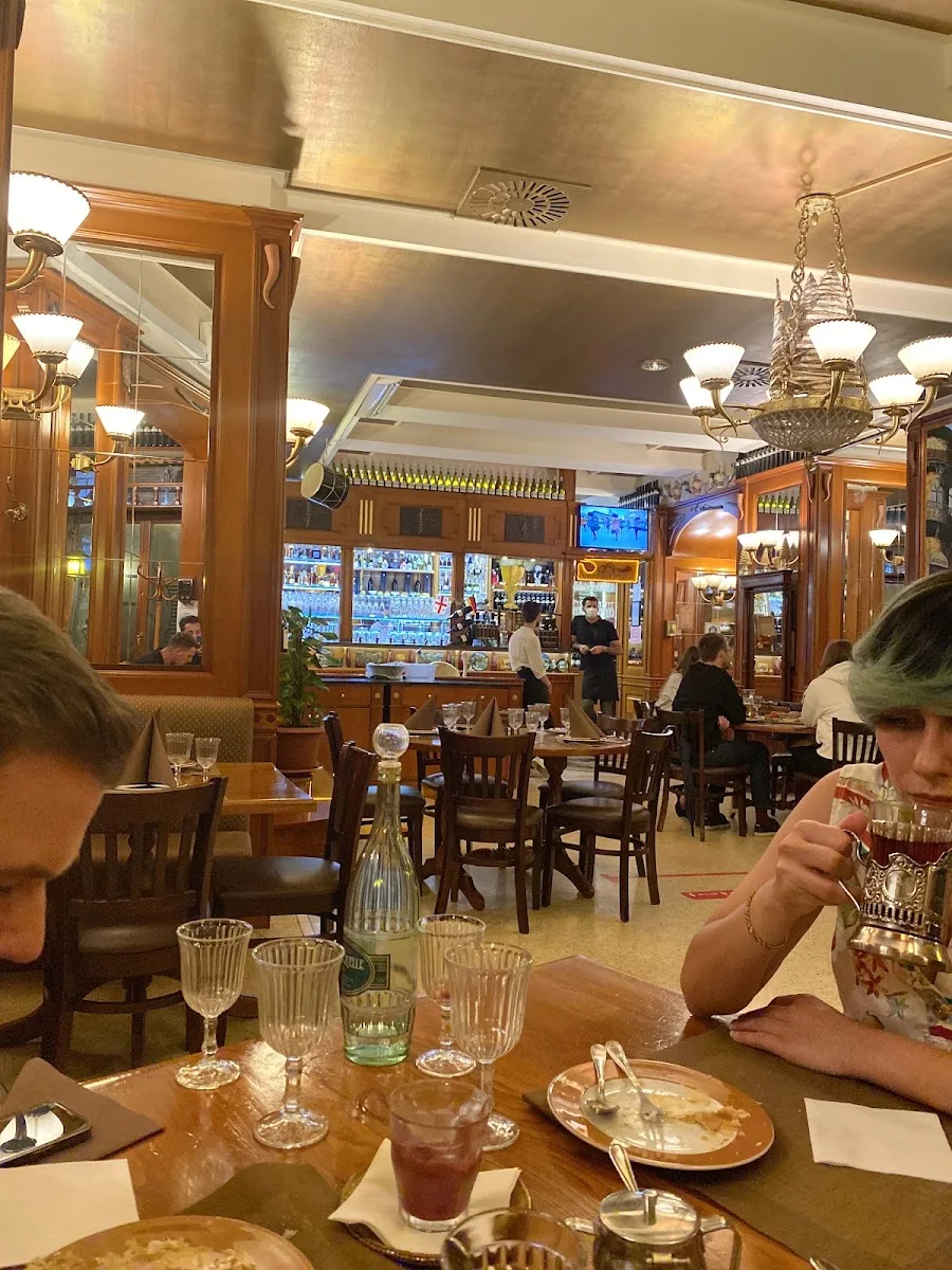 Genazvale – Essen und Trinken in Berlin