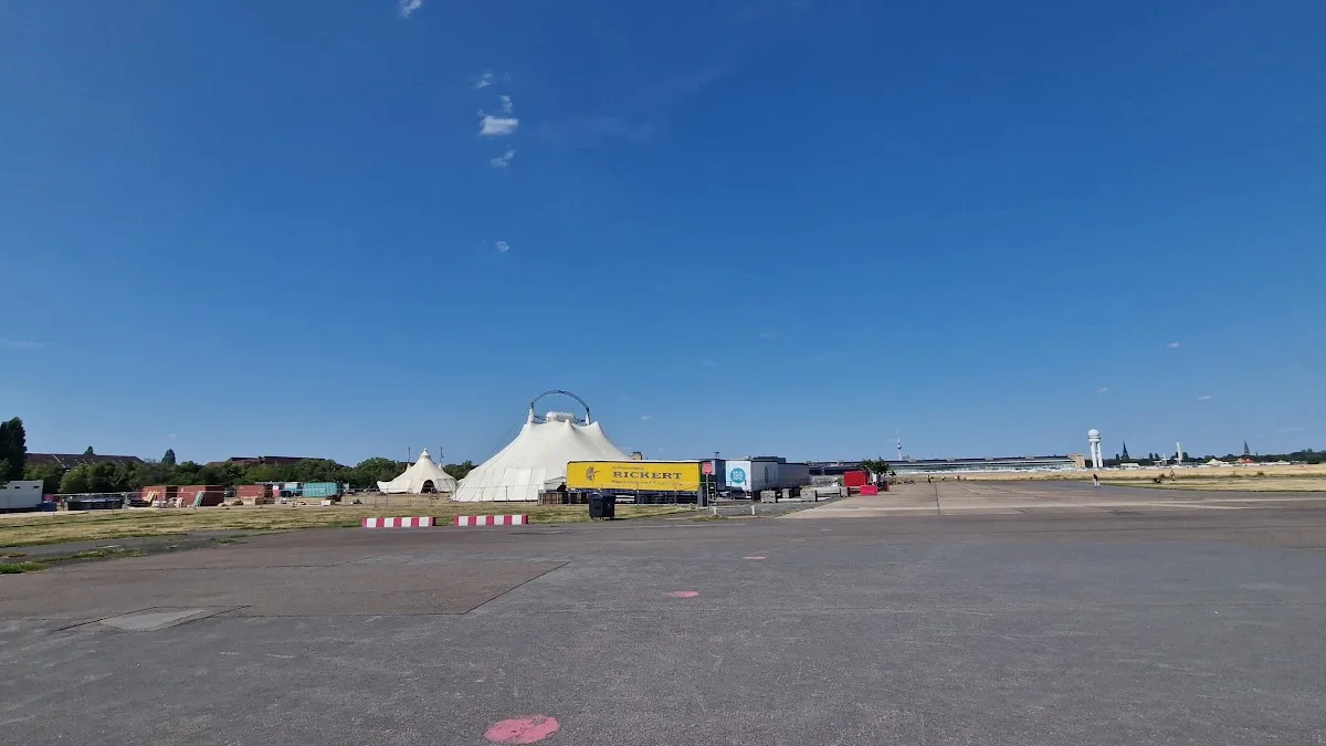 Tempelhofer Feld – Sehenswürdigkeit in Berlin
