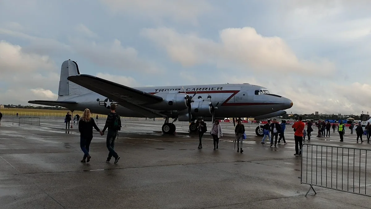 Tempelhofer Feld – Sehenswürdigkeit in Berlin