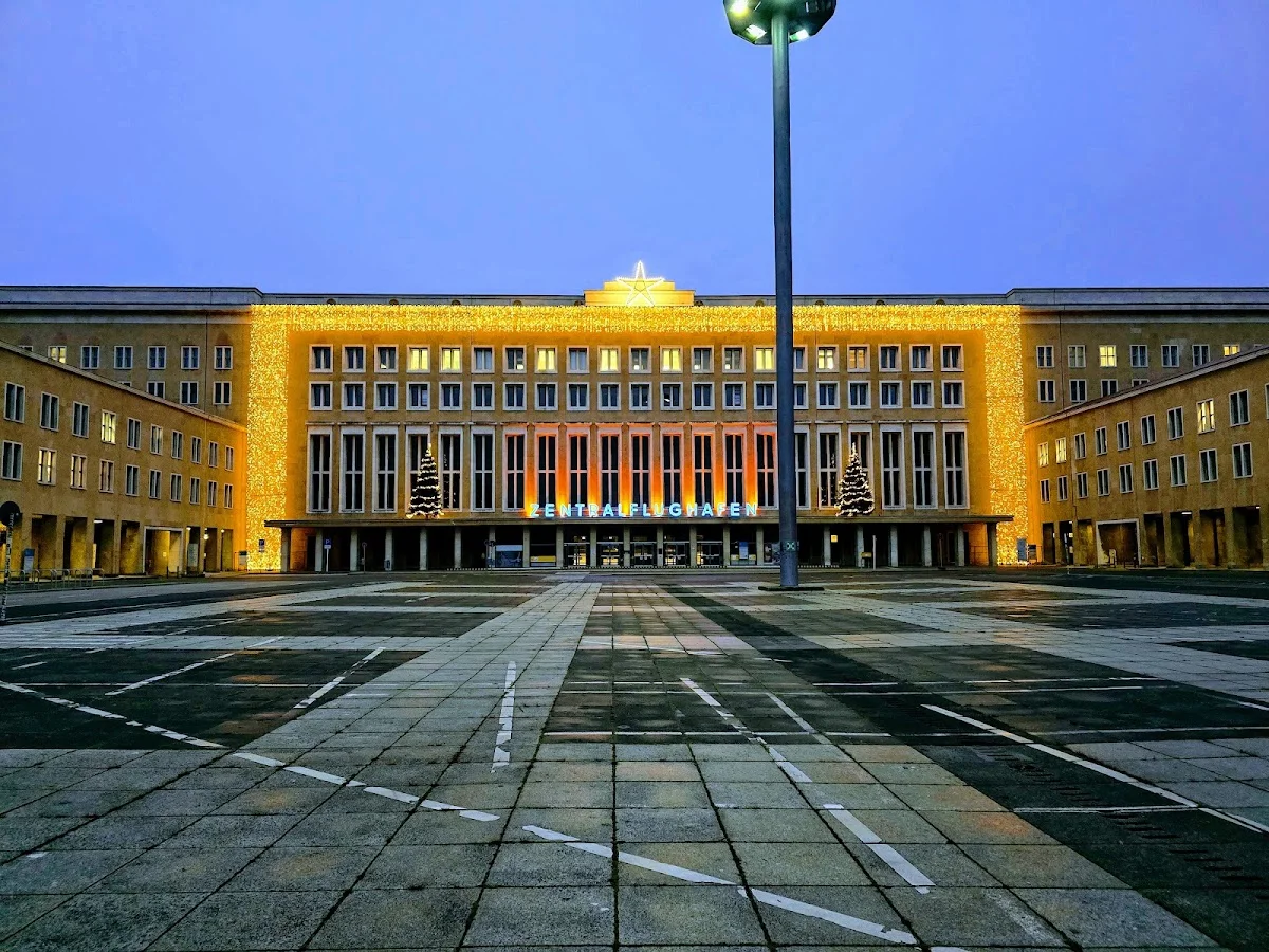 Tempelhofer Feld – Eagle Square in Berlin