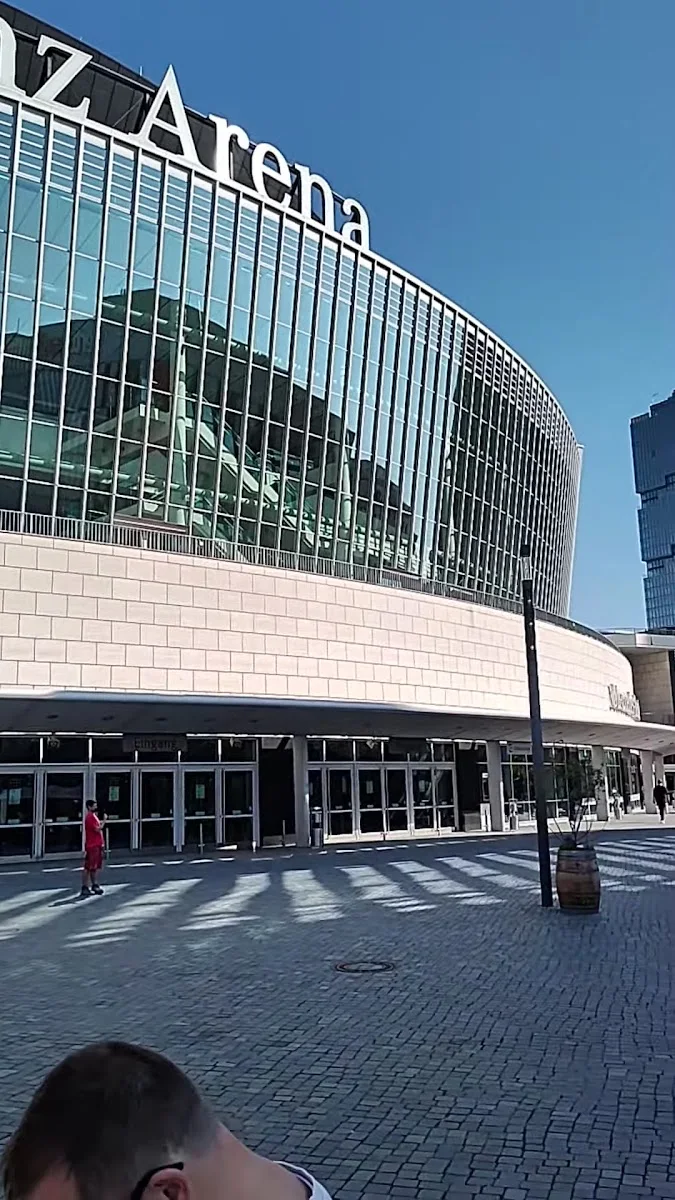 Uber Platz – Geschäftszentrum in Berlin