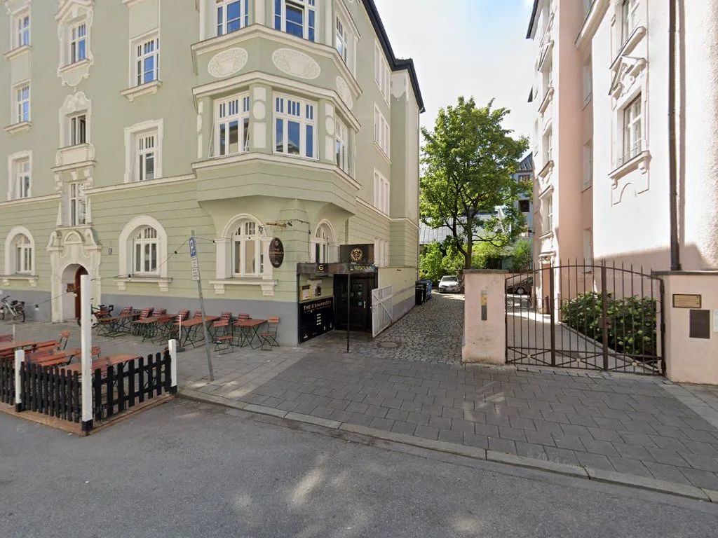 Shamrock Pub – Street View & 360°-Fotos in München, Bayern