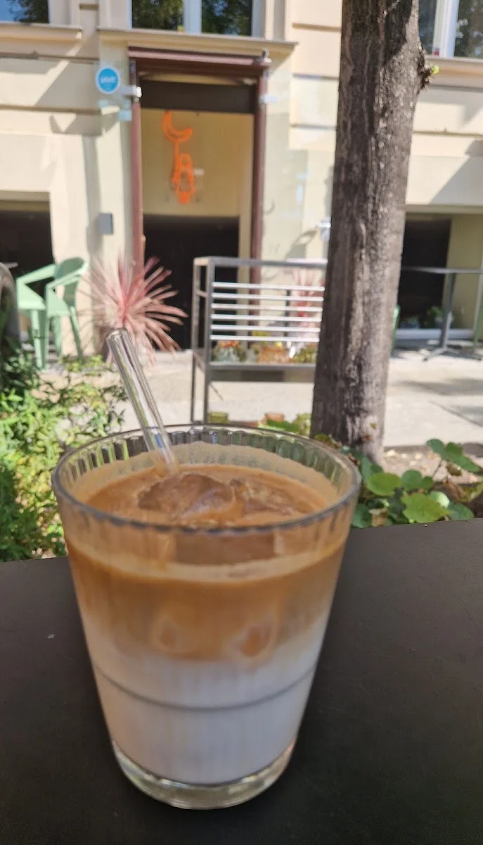 YUNA – Eiskaffee in Berlin