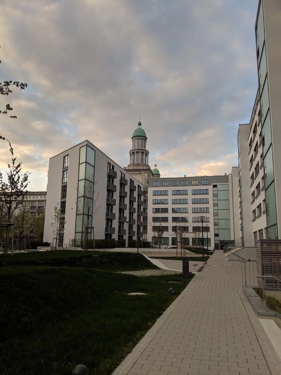 Neon Wood / Studenten Apartments Berlin Frankfurter Tor – Von Gästen in Berlin