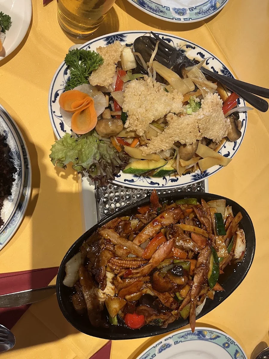 Restaurant Fuh Wah – Restaurant mit Essen zum Mitnehmen in Neuried, Bayern