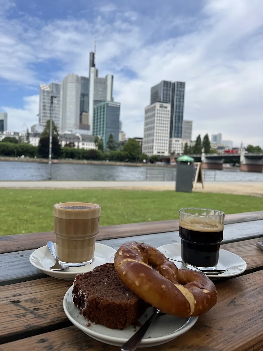 Maincafé – Essen und Trinken in Frankfurt am Main, Hessen