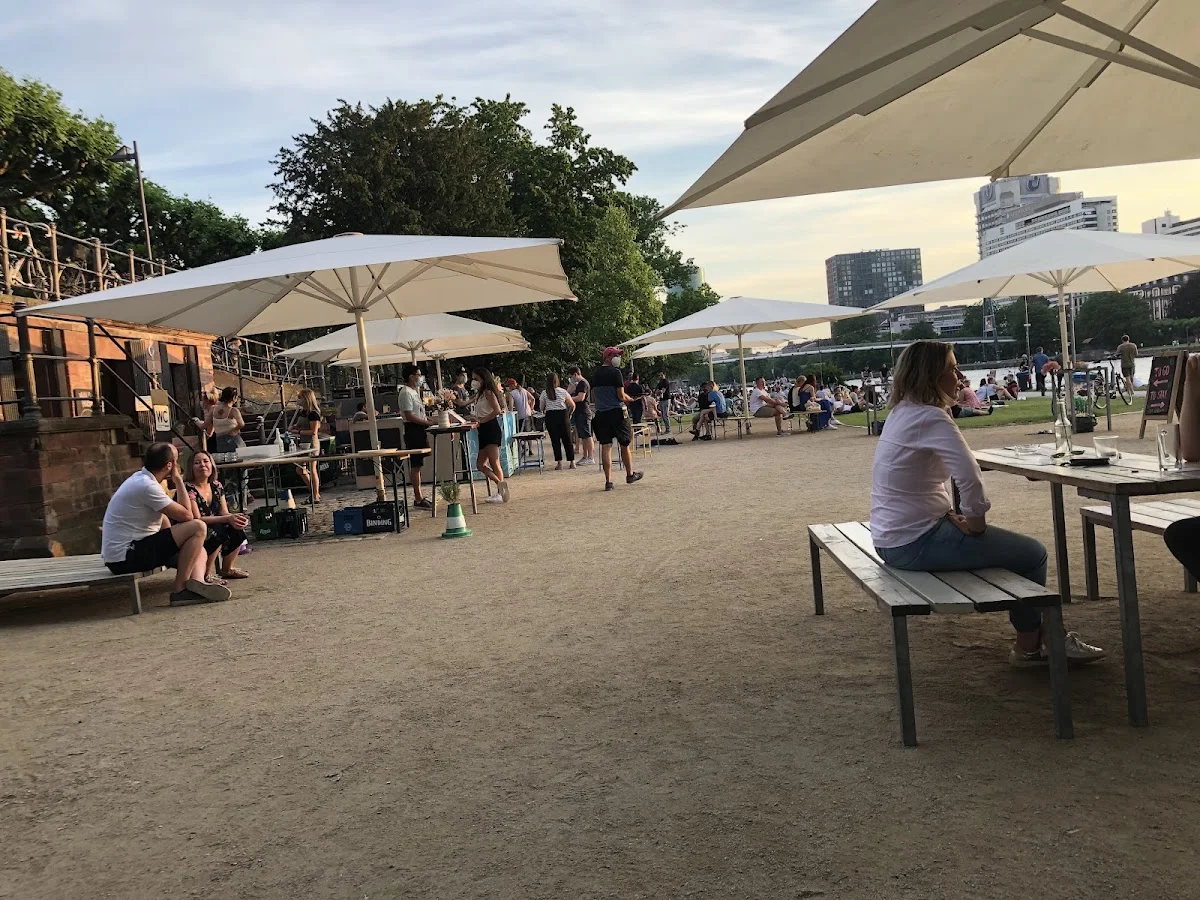 Maincafé – Atmosphäre in Frankfurt am Main, Hessen