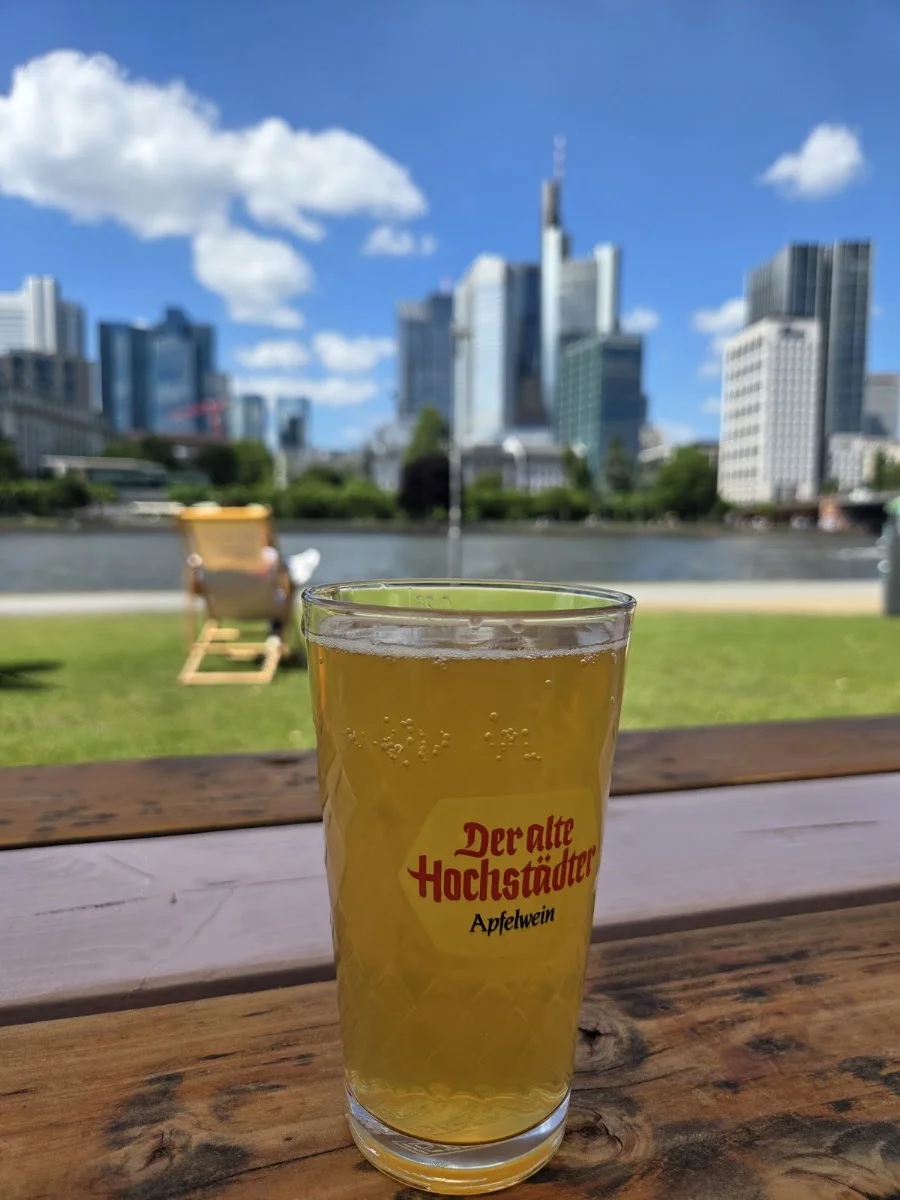 Maincafé – Apfelschaumwein in Frankfurt am Main, Hessen
