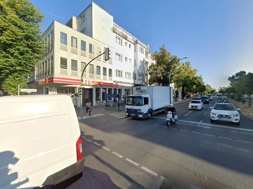Risa Chicken – Street View & 360°-Fotos in Berlin