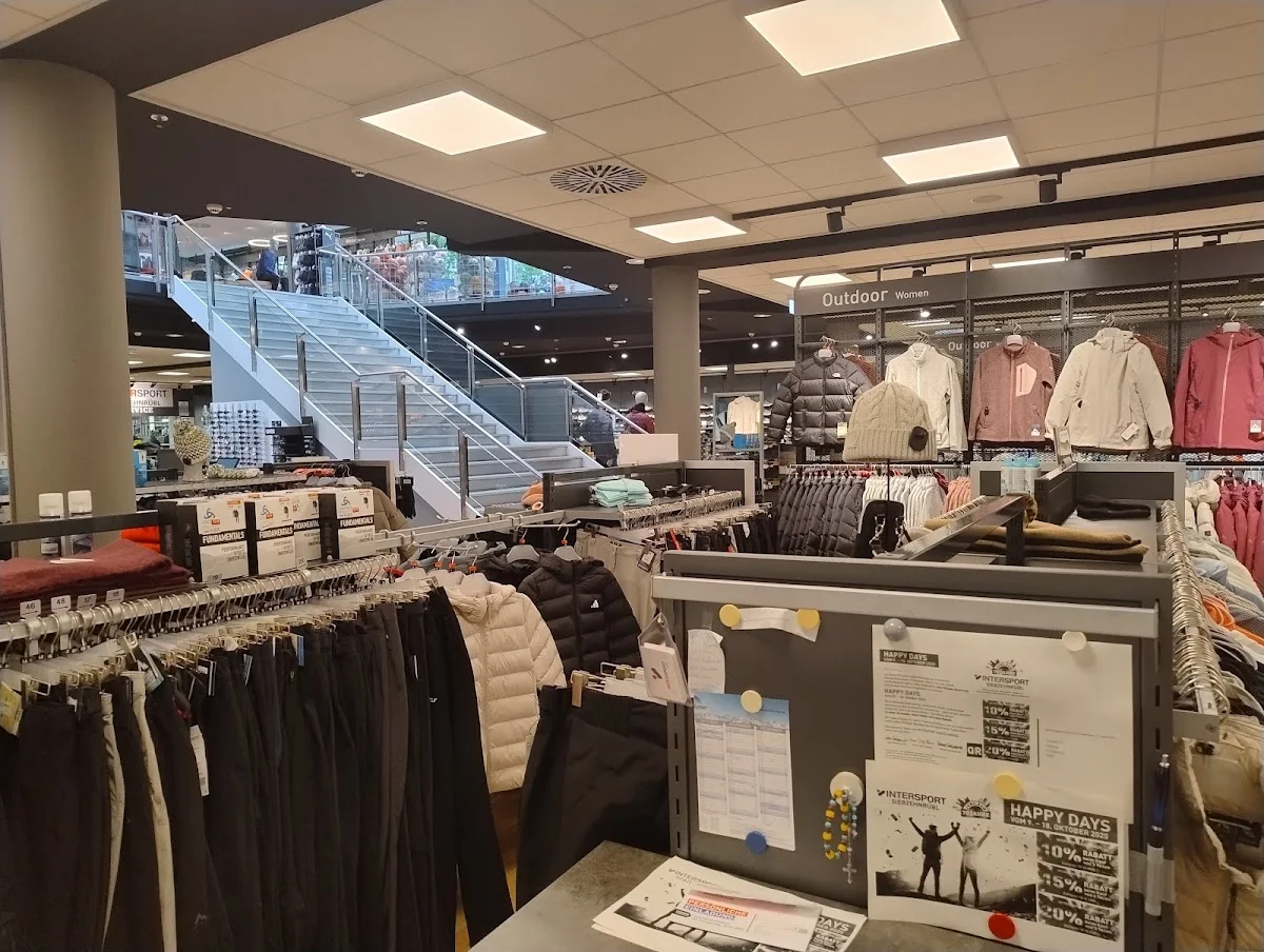 INTERSPORT SIEBZEHNRÜBL München Ottobrunn – Innenansichten in Ottobrunn, Bayern