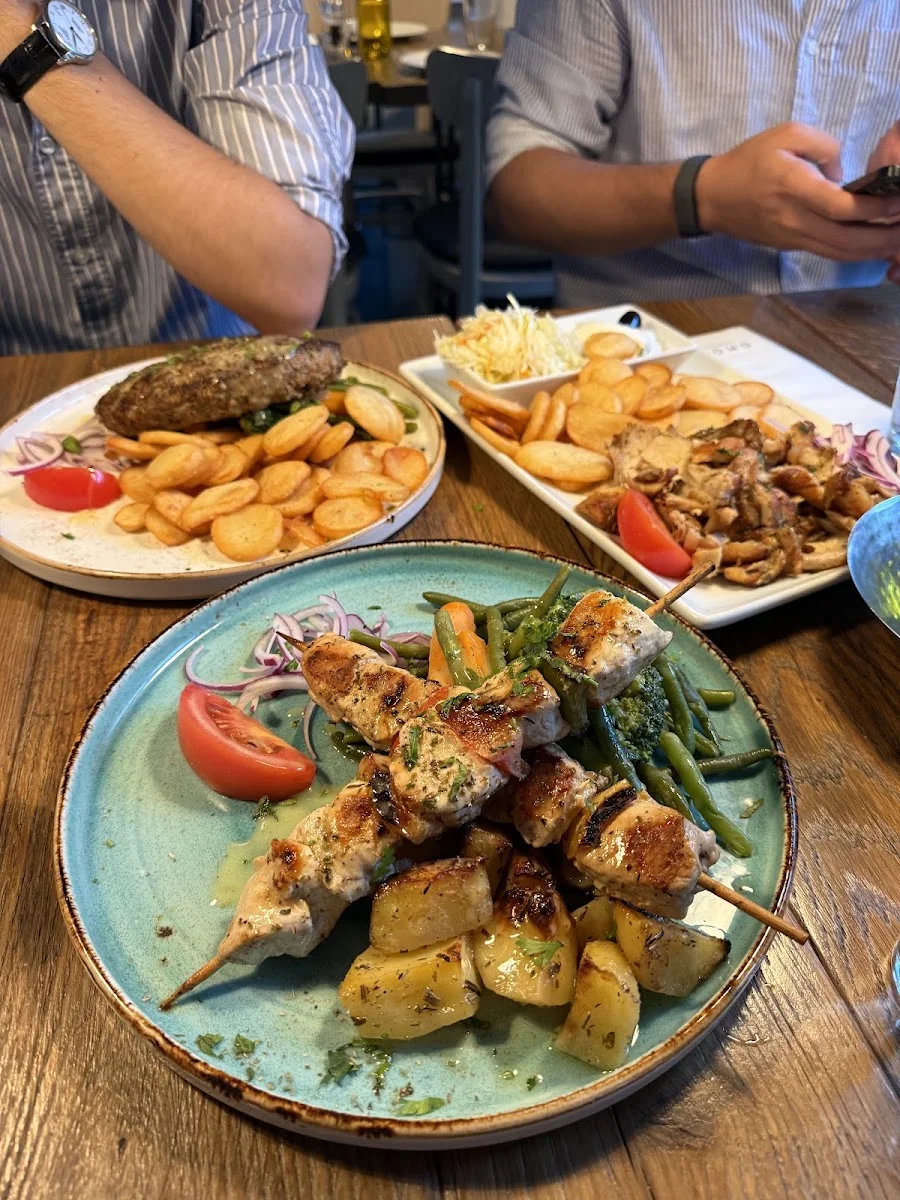 Omonia – Restaurant mit europäischer Küche in Frankfurt am Main, Hessen