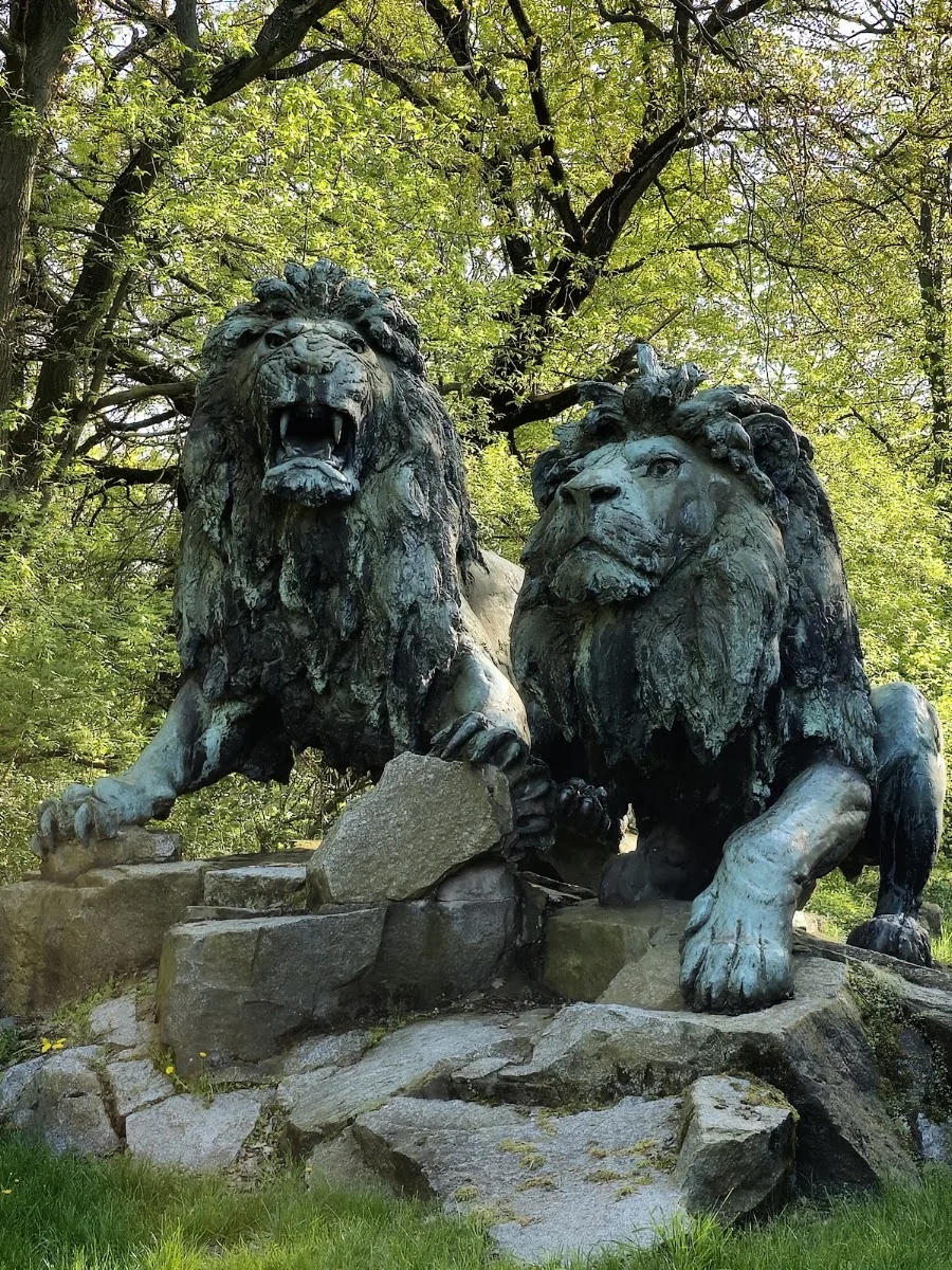 Tierpark Berlin – Löwen Skulpturen - August Kraus und August Gaul in Berlin
