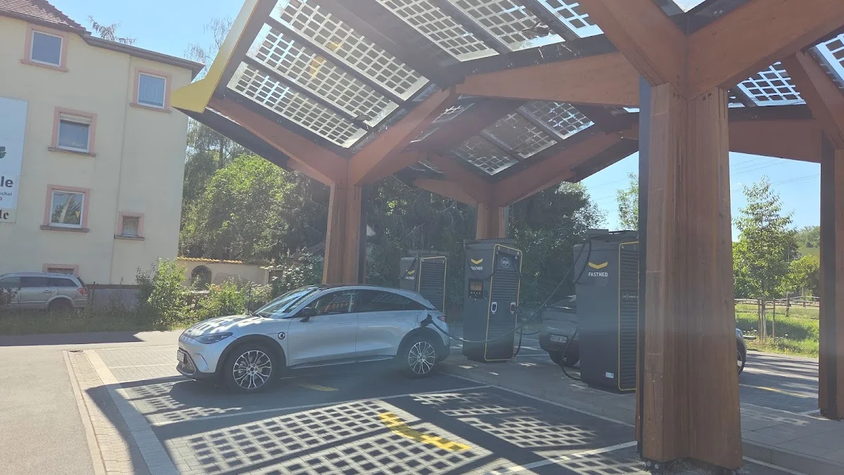 Fastned-Ladestation – Ladestation für Elektrofahrzeuge in Goldbach, Bayern