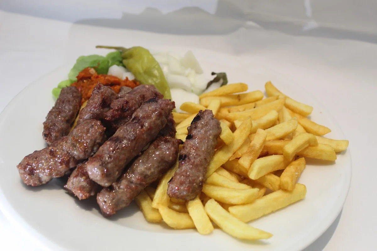 Gasthaus Maxhof – Ćevapčići in München, Bayern