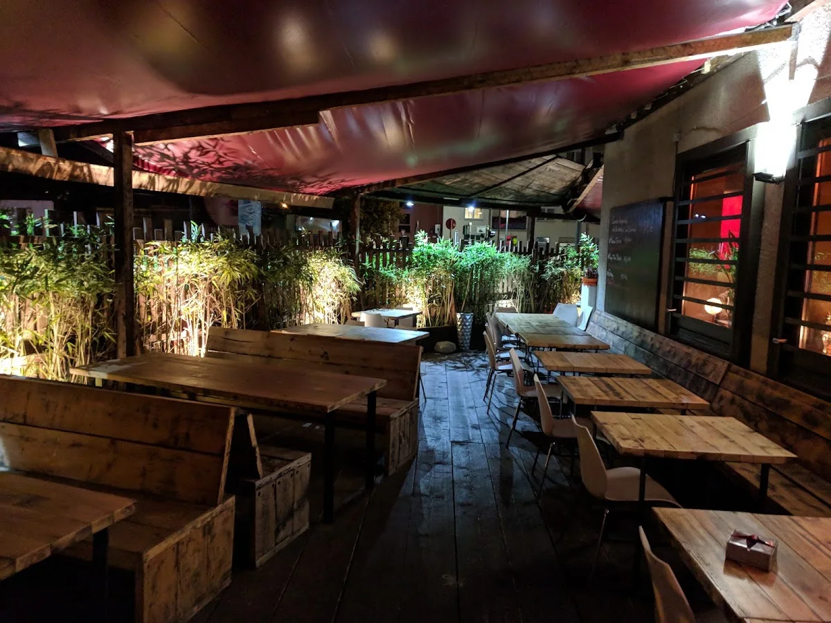 Thai and Turf City – Atmosphäre in Frankfurt am Main, Hessen