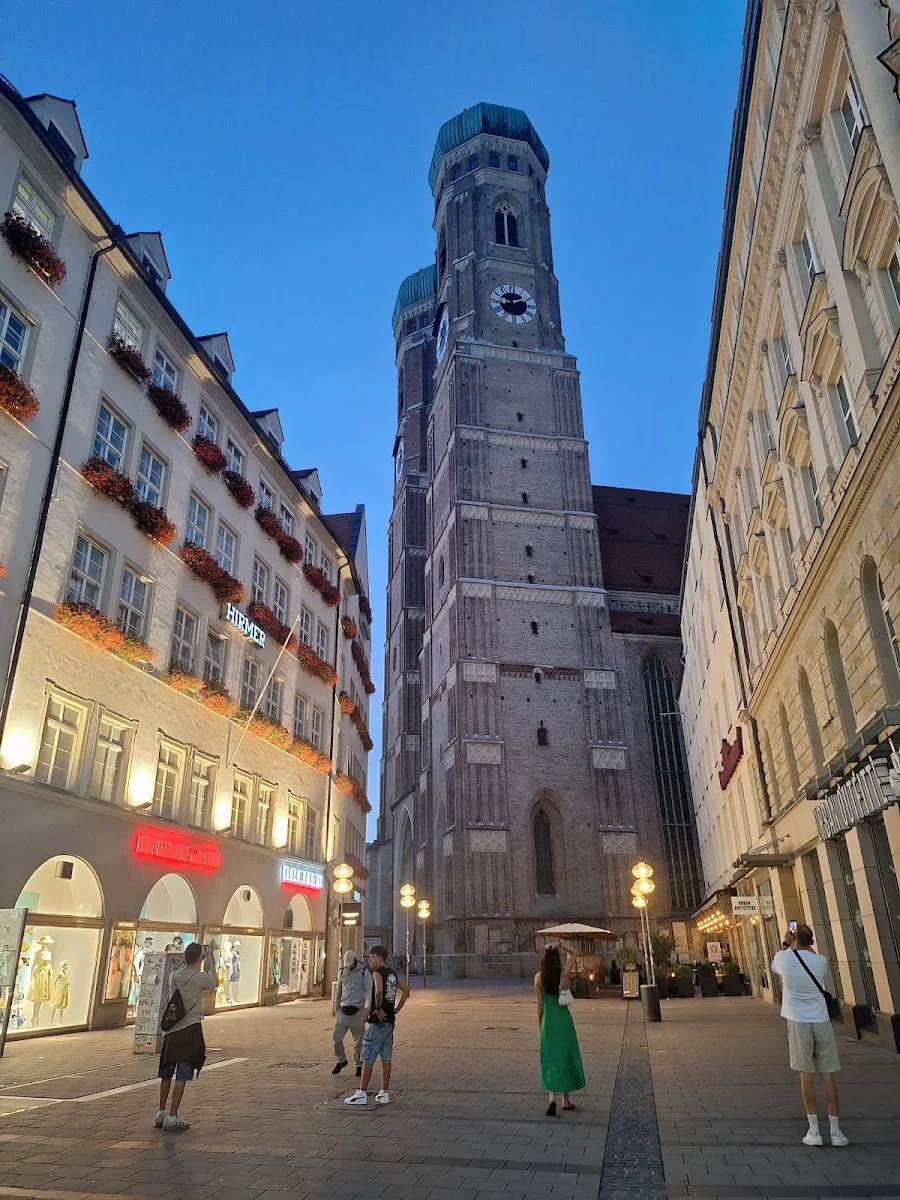 Hirmer München – Bekleidungsgeschäft in München, Bayern