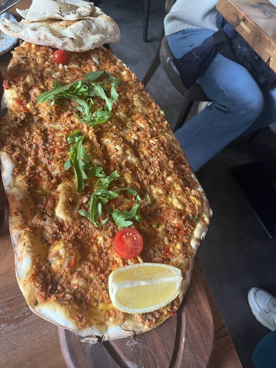 LOKMAM KÖZ – Lahmacun in Hamburg