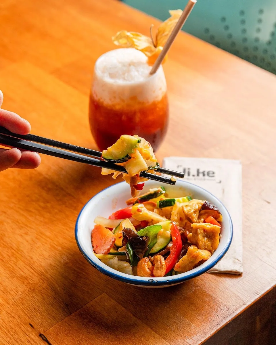 li.ke : serious||thai||vegan – Essen und Trinken in Berlin