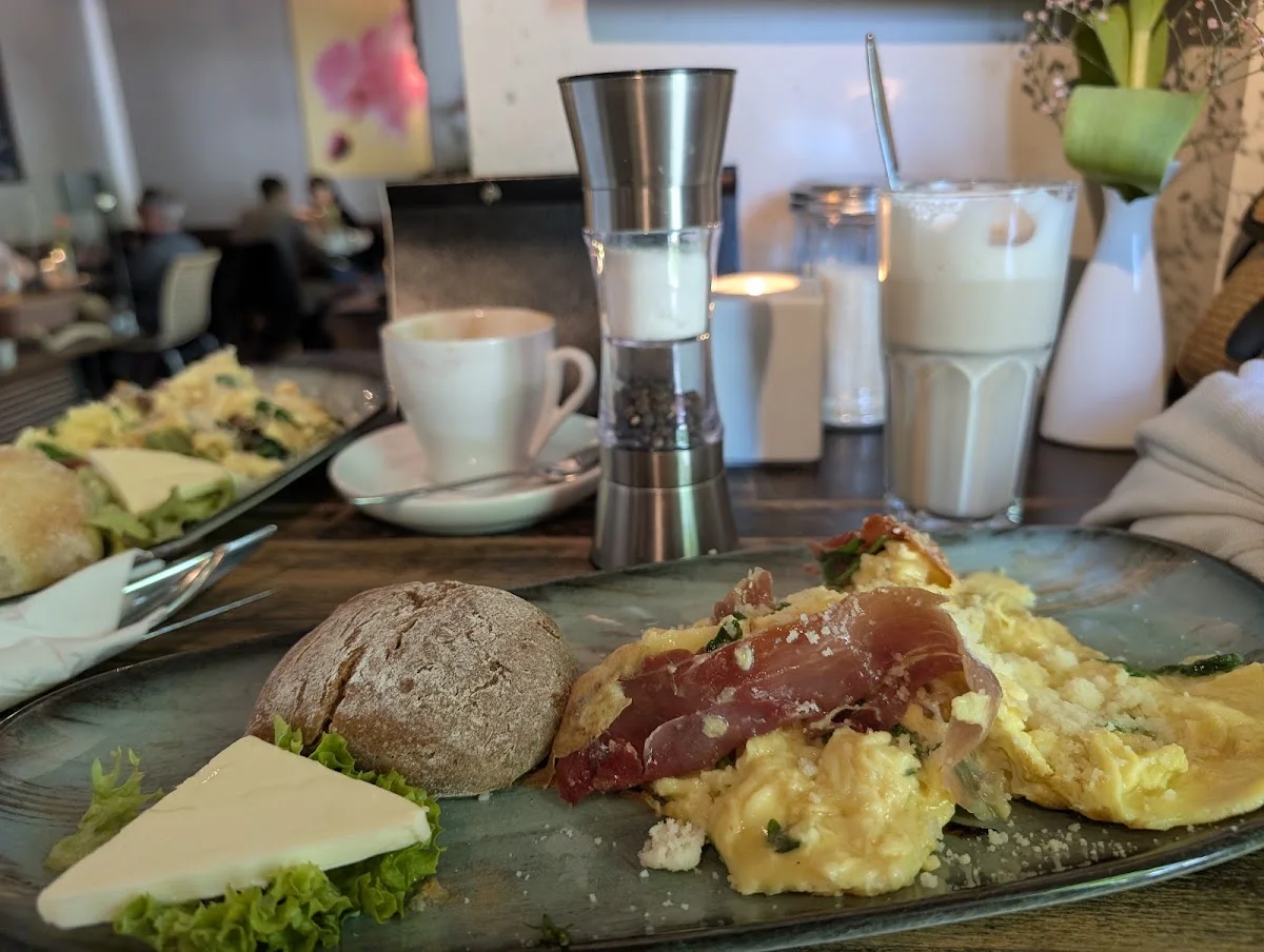 Mauna Kea • Frühstückscafé • Lunch • Café – Essen und Trinken in Berlin