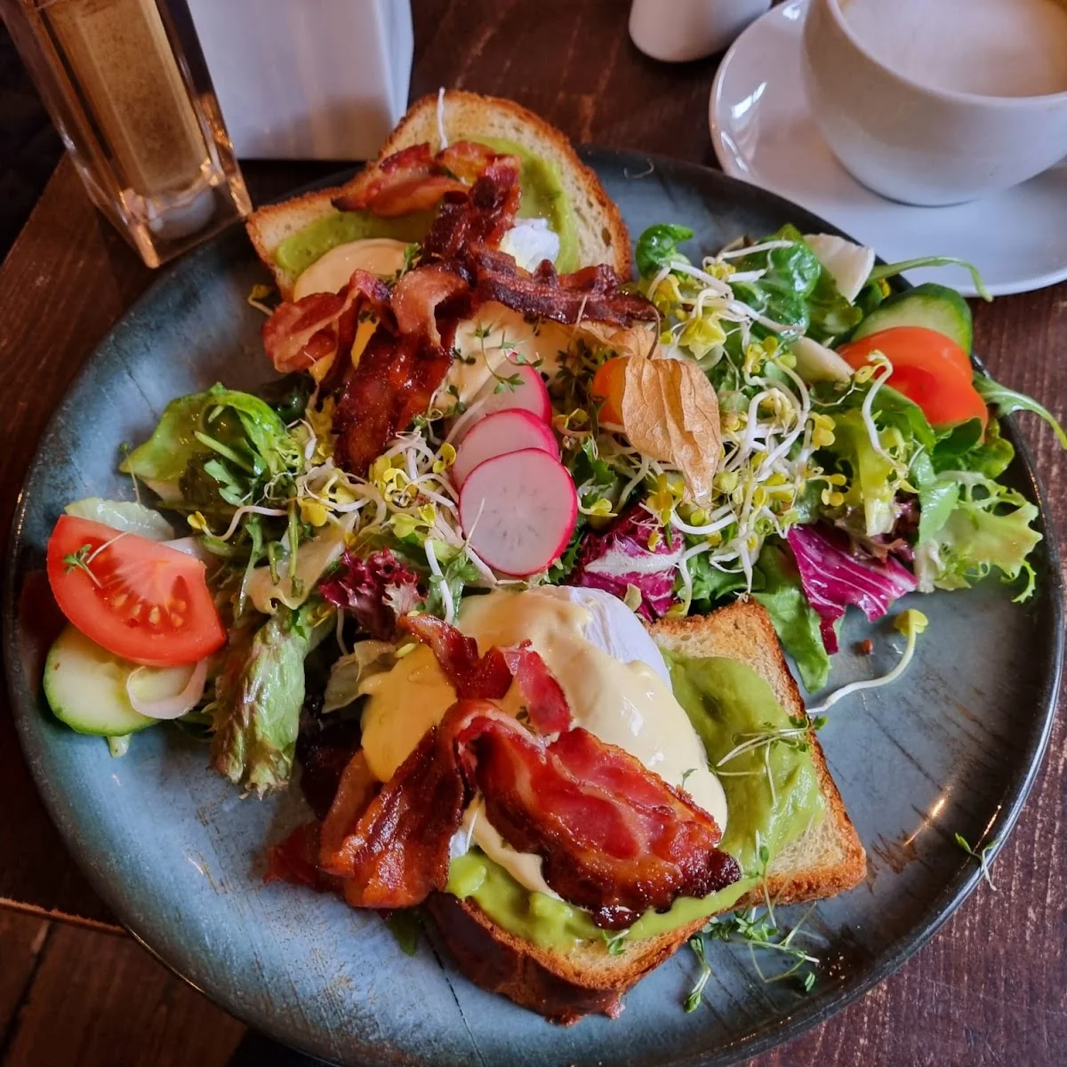Mauna Kea • Frühstückscafé • Lunch • Café – Avocado-Toast in Berlin