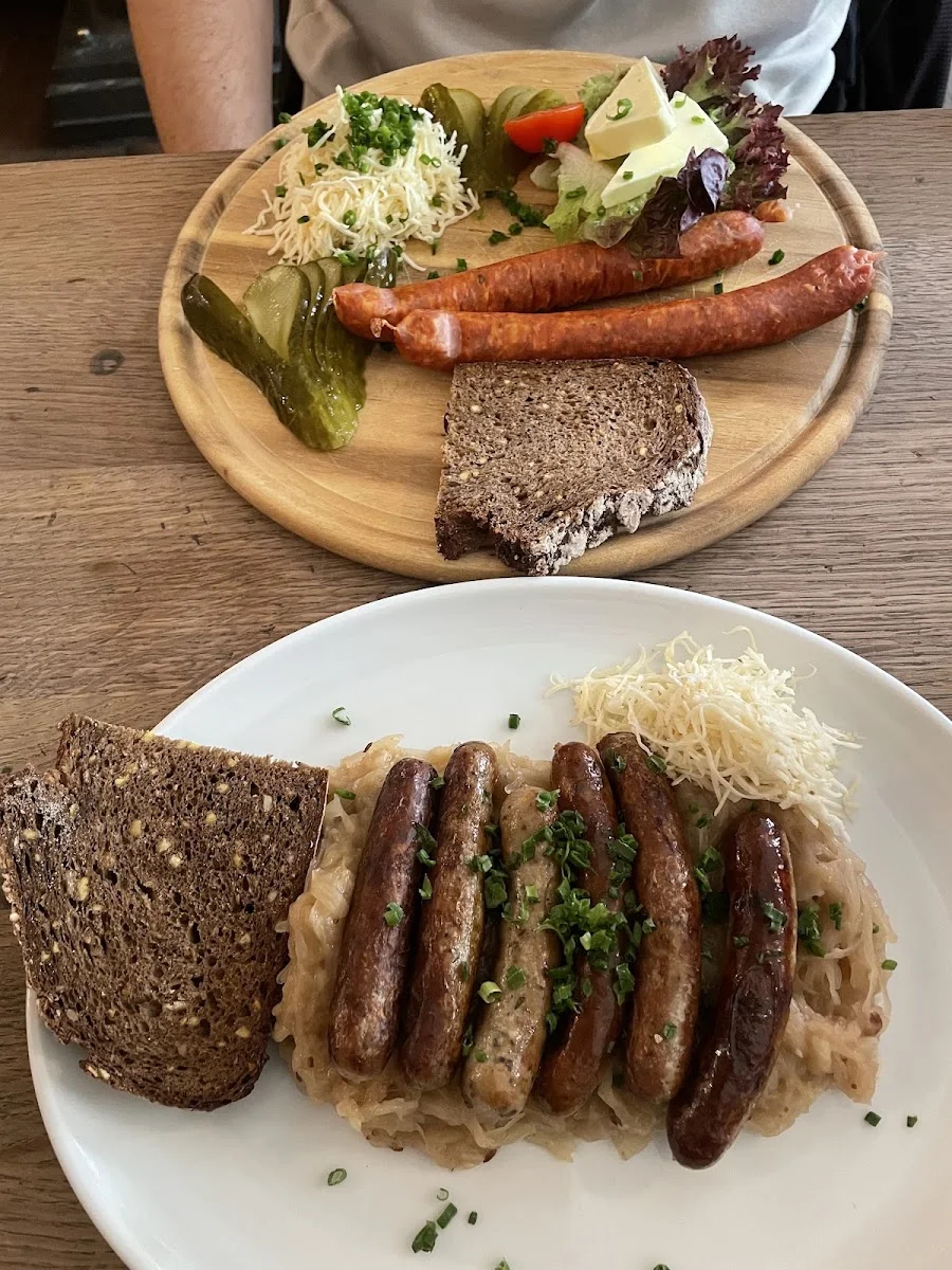 Augustiner am Platzl – Bratwurst in München, Bayern